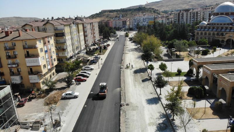 Ahmet Talat Onay Bulvarı’nda Üstyapıya Girildi