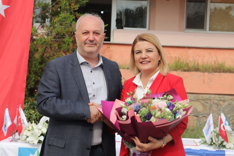 BAŞKAN HÜRRİYET MÜJDEYİ EMEKÇİNİN EVİNDE VERDİ