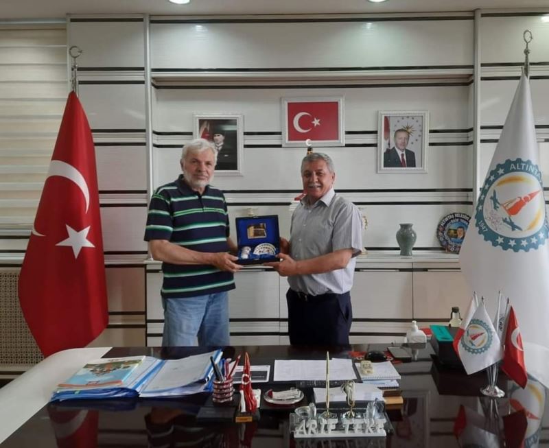 Merhum Necmeddin Erbakan Hocamızın Başbakanlık Müsteşarı, Değerli Abim Mesut Kınalı Belediyemizi ziyaret ettiler.