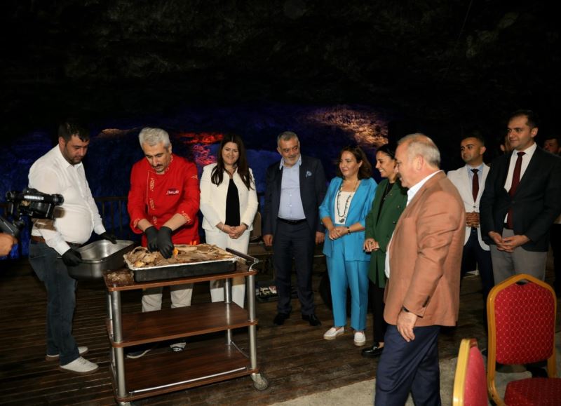 Yemek Kültürü Beş Bin Yıllık Tuz Mağarasına Taşındı
