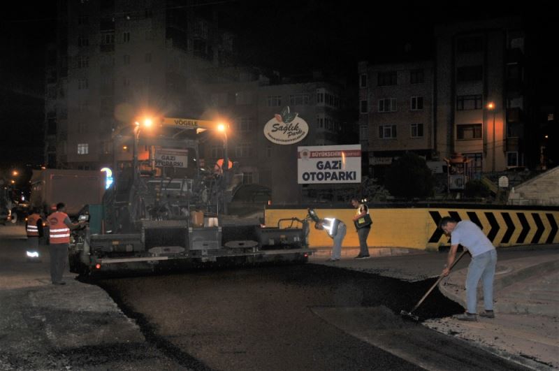 Büyükşehir’den gece mesaisi