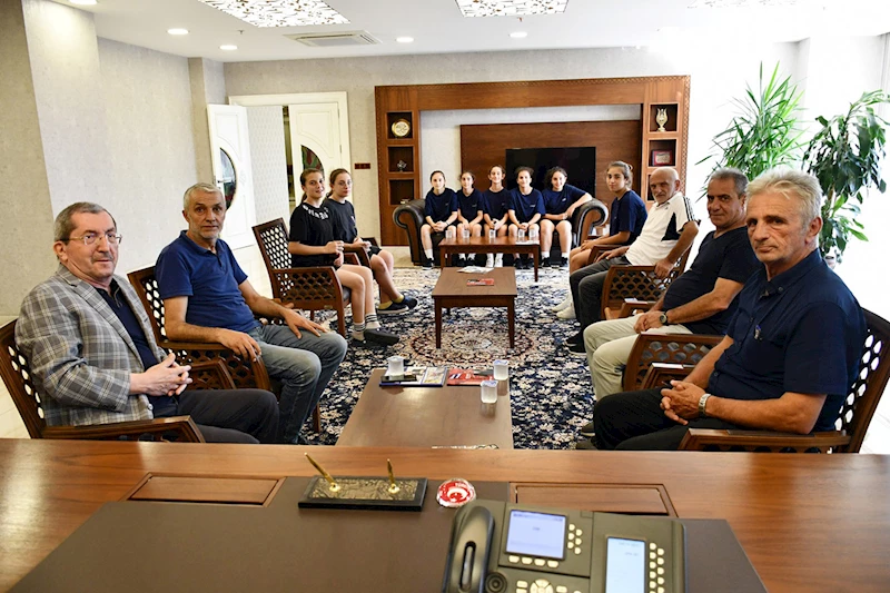 Kaya, Bayrak ve Rize 14 Yaş Bayan Futbol Takımı Sporcularından Başkan Vergili’ye Ziyaret