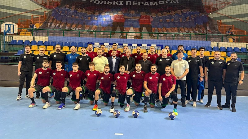Başkan Yüce Belarus’ta, hentbol takımın yanındaydı “Şehrimizi en iyi şekilde temsil edecekler”