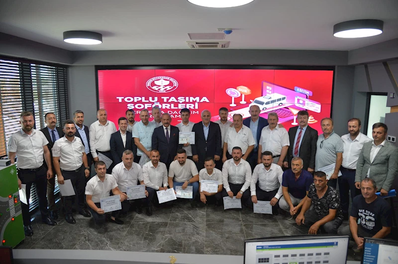EĞİTİMLERİNİ TAMAMLAYAN TOPLU TAŞIMA ARAÇ ŞOFÖRLERİ SERTİFİKALARINI ALDI
