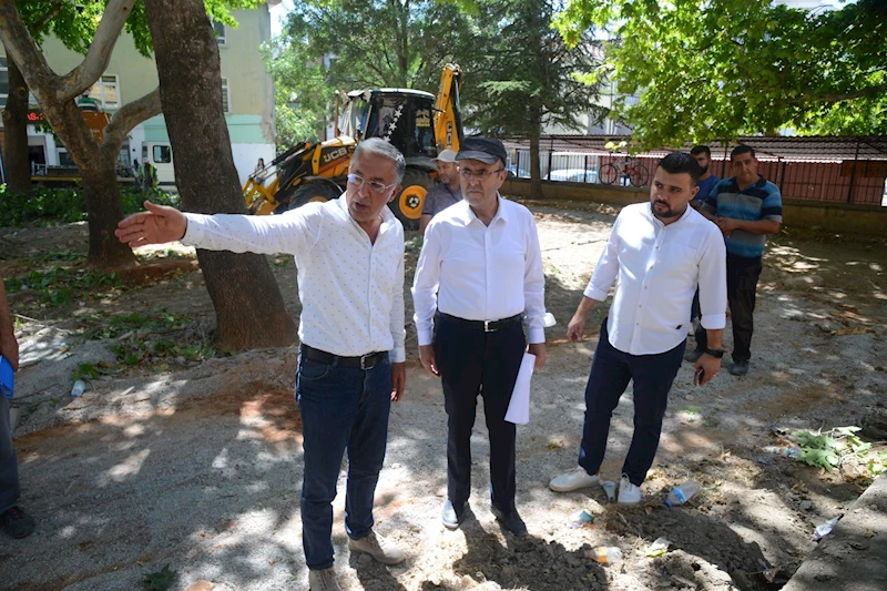 LALE CAMİİ YANINDA, MELİKGAZİ TÜRBESİ ETRAFININ DÜZENLEME ÇALIŞMASI BAŞLADI