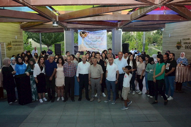 BAŞKANIMIZ EKİCİOĞLU: ÜNİVERSİTELERE YERLEŞEN ÖĞRENCİLERİMİZİ KUTLUYORUM
