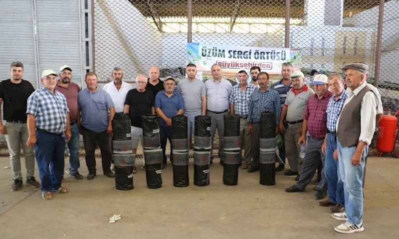 650 Üretici Üzüm Sergi Örtüsünü Teslim Aldı