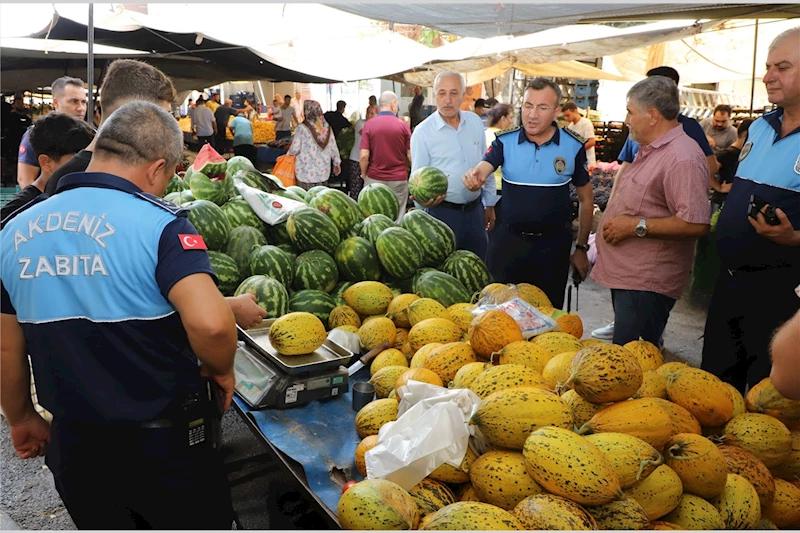 AKDENİZ BELEDİYESİ ZABITA EKİPLERİNDEN FİYAT, ETİKET VE TARTI DENETİMİ