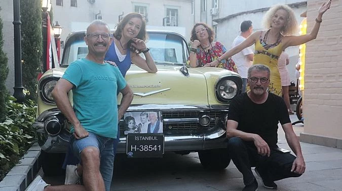 Göksel Arsoy’un 1957 Model Chevrolet’si Sanathane’de Sergilendi