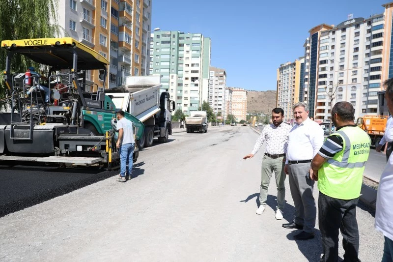 MELİKGAZİ ALTINOLUK MAHALLESİNDE ASFALT ÇALIŞMASI YAPIYOR