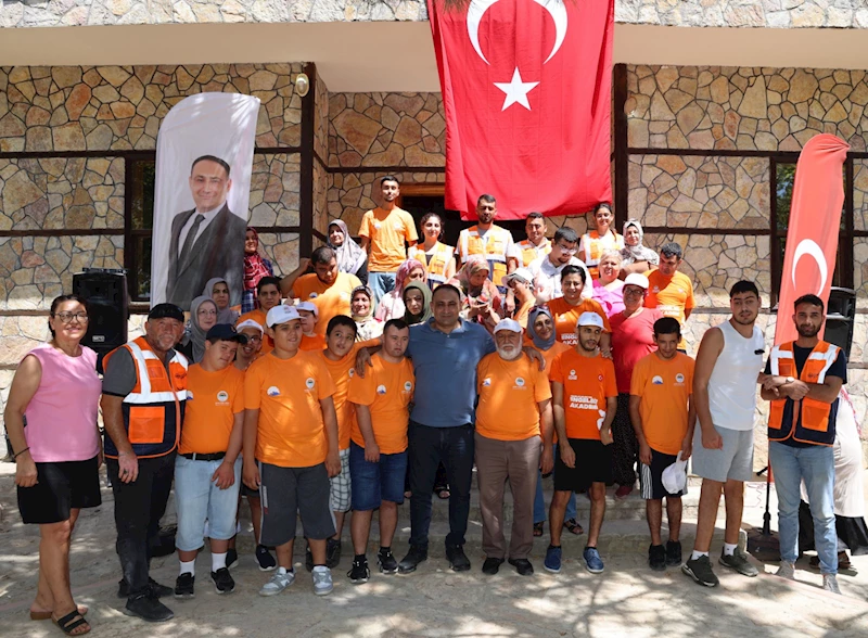 BAŞKAN YILMAZ, ENGELSİZ AKADEMİ MERKEZİ’NİN KURSİYERLERİYLE PİKNİKTE BULUŞTU