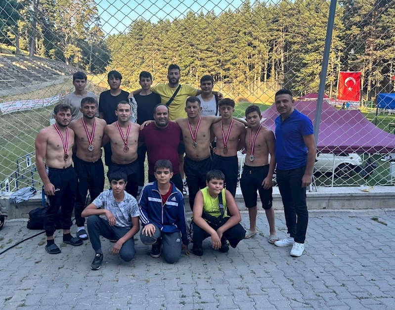 Yedi Madalya Çankırılı Güreşçilerin