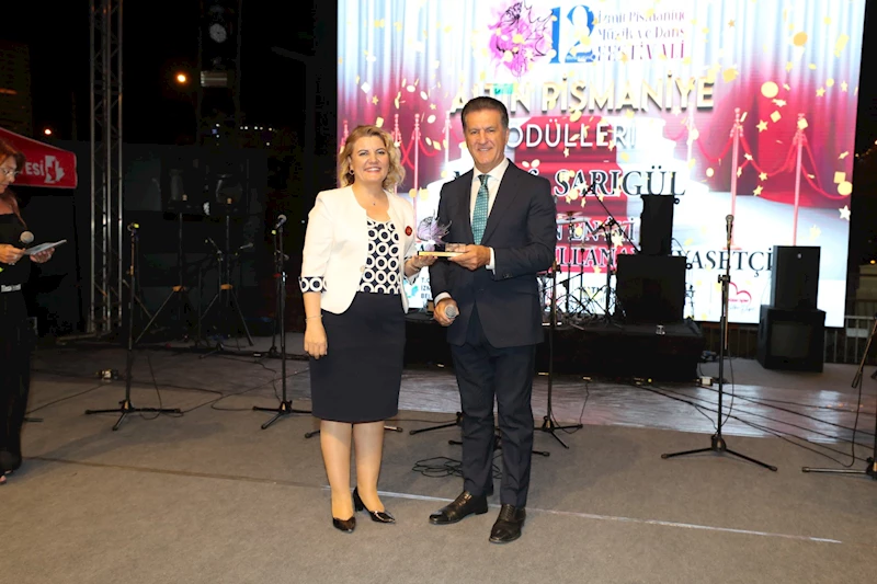 YILIN EN İYİ SOSYAL MEDYA KULLANAN SİYASETÇİSİ ÖDÜLÜ  MUSTAFA SARIGÜL’ÜN OLDU
