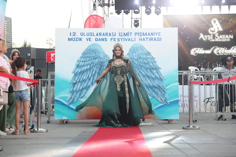 AYŞE SAYAN’IN KAFTAN-I EDA DEFİLESİ PİŞMANİYE FESTİVALİNE DAMGA VURDU