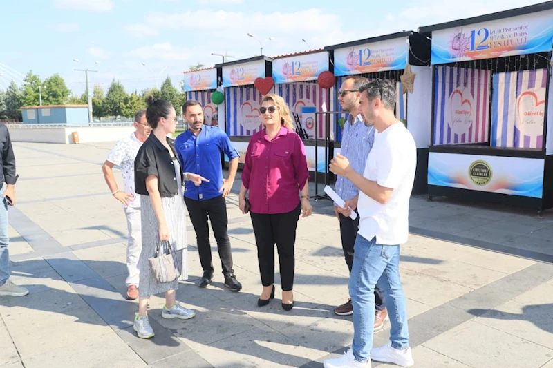 HÜRRİYET İZMİTLİLERİ KENT MEYDANINA DAVET ETTİ