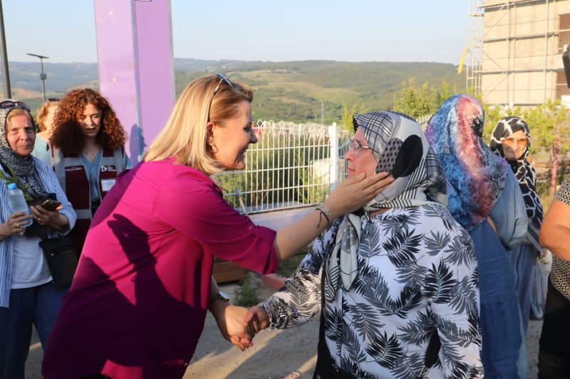 BAŞKAN HÜRRİYET İZMİT’İN ÇINARLARIYLA 5 ÇAYINDA BULUŞTU