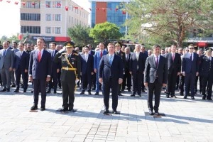 30 Ağustos Zafer Bayramı’nın 101. Yılında Erzincan’da Atatürk Anıtına Çelenkler sunuldu.