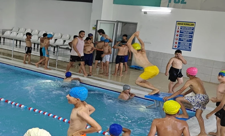 Eyyübiye’de Usta Yüzücüler Yetişiyor