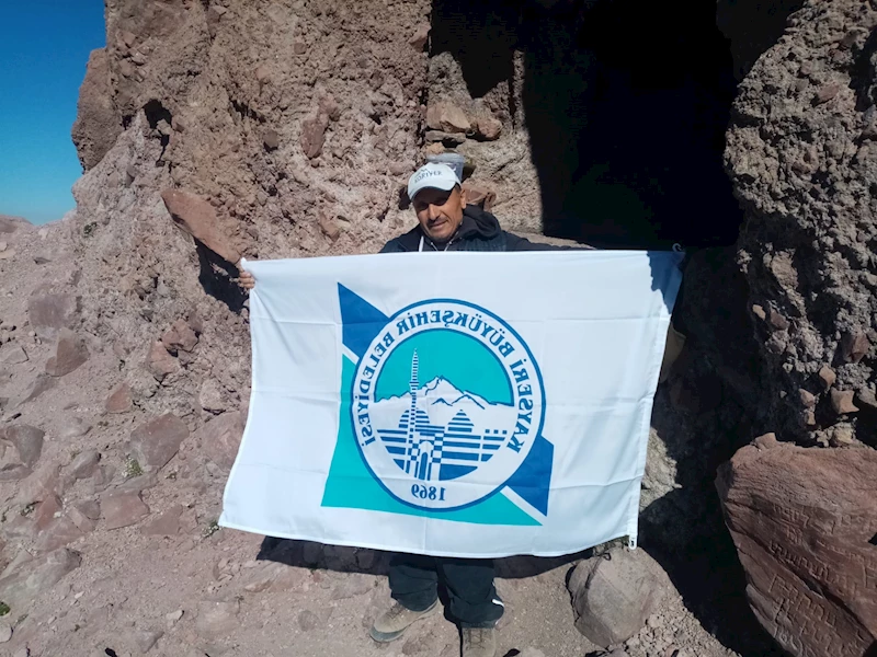 Büyükşehir ile Dağcılar, Erciyes’in Zirvesinde Görsel Şölen Yaşıyor