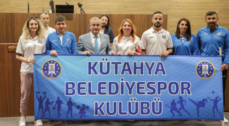BAŞARILI SPORCULARIMIZ ÖDÜLLENDİRİLDİ