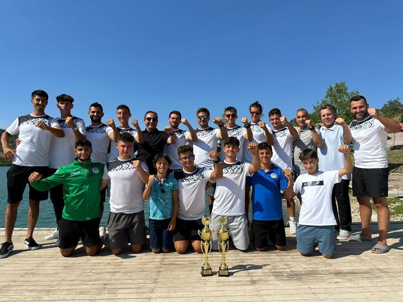 Büyükşehir kano takımı şampiyonaya damga vurdu
