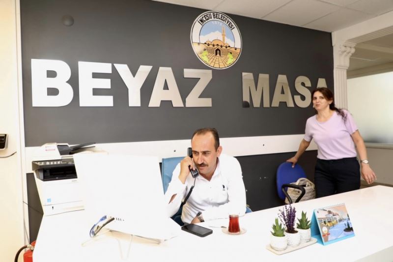 Belediye Başkanımız Av. Mustafa İlmek, haftanın ilk mesai gününde beyaz masayı arayan vatandaşların talep ve dileklerini dinledi. Başkan İlmek,