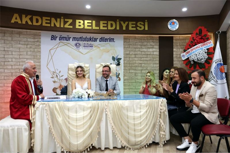 AKDENİZ’DE 4 BUÇUK YILDA 9 BİNİ AŞKIN ÇİFTİN RESMİ NİKÂHI KIYILDI