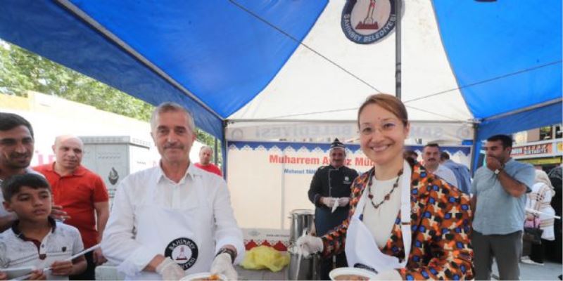 Milletvekili Bakbak Ve Başkanımız Vatandaşlara Aşure İkramında Bulundu