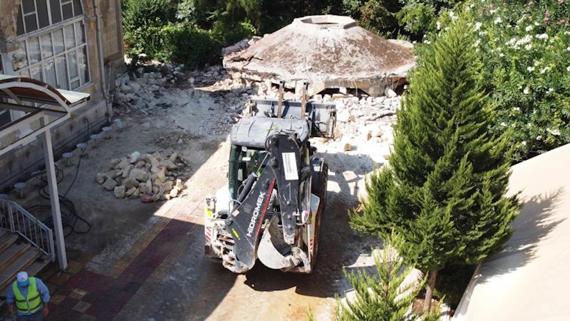 Büyükşehir, İnşaat Atıkları ve Enkaz Kalıntılarını Temizlemeyi Sürdürüyor