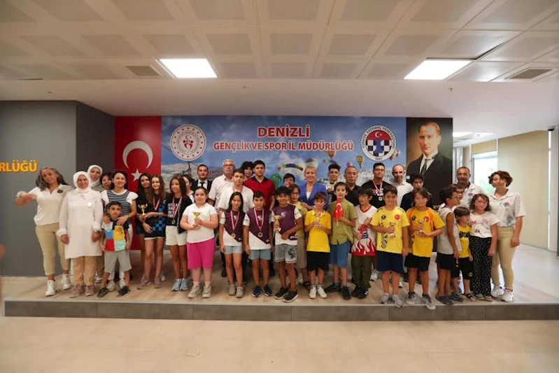 Turnuva Şampiyonlarına Ödülleri Verildi