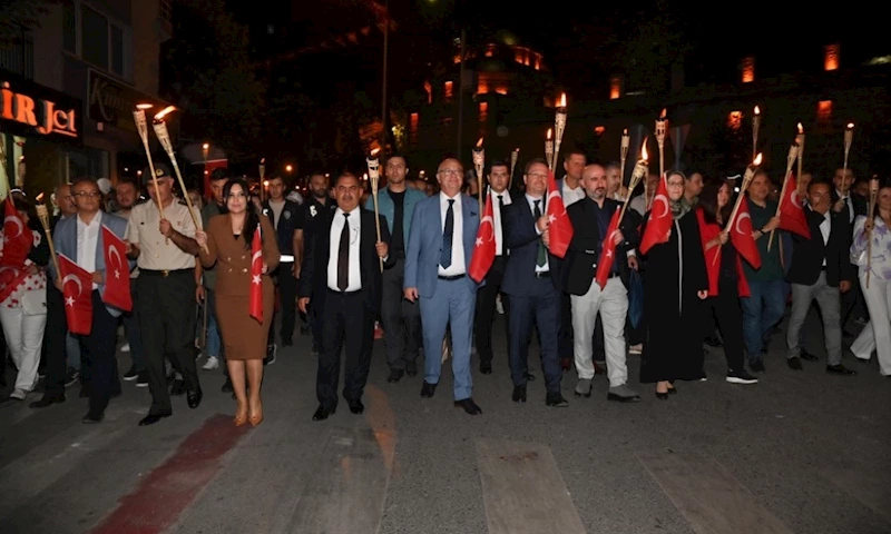 Manisa Fener Alayı’yla Kurtuluşunu Işıklandırdı