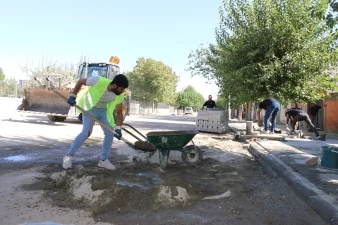 FEN İŞLERİNDE HEDEF: 120 BİN TON ASFALT, 450 BİN METREKARE KİLİTLİ PARKE TAŞI