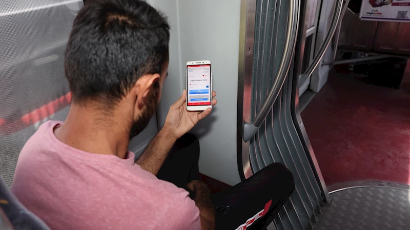 Büyükşehir’in Tramvaylardaki Ücretsiz İnternet Hizmetinden Vatandaşlar Çok Memnun