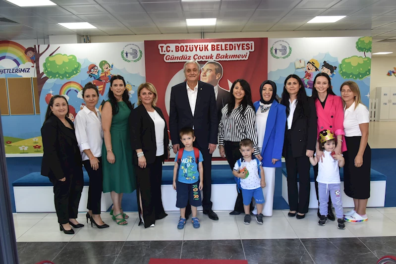 BELEDİYE BAŞKANI MEHMET TALAT BAKKALCIOĞLU MİNİKLERİ OKULUN İLK GÜNÜNDE YALNIZ BIRAKMADI