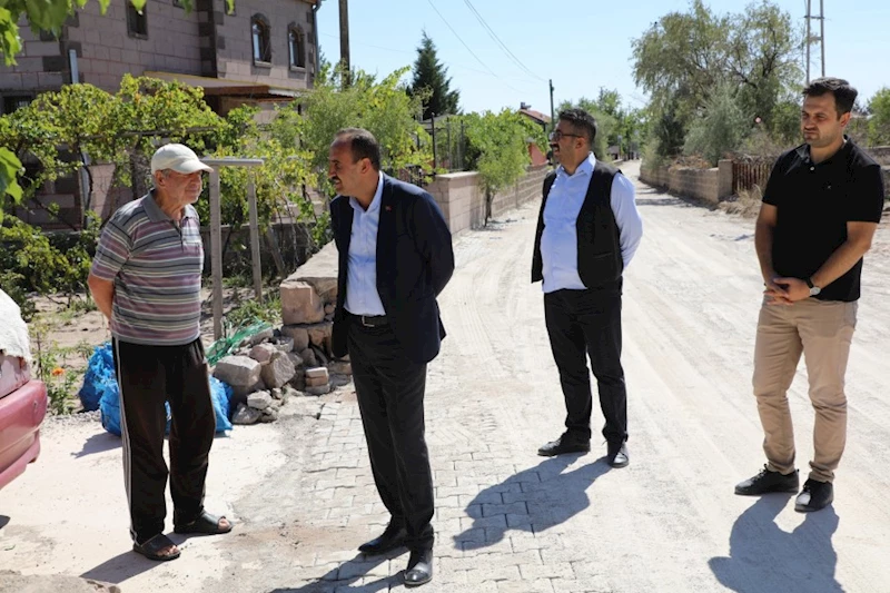 Belediye Başkanımız Av. Mustafa İlmek, parke çalışmaları devam eden Garipçe Büyükkum bölgesinde incelemelerde bulundu.