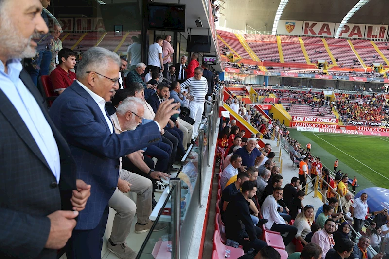 Taraftar, Sporun ve Sporcunun Dostu Başkan Büyükkılıç’ı Bağrına Bastı