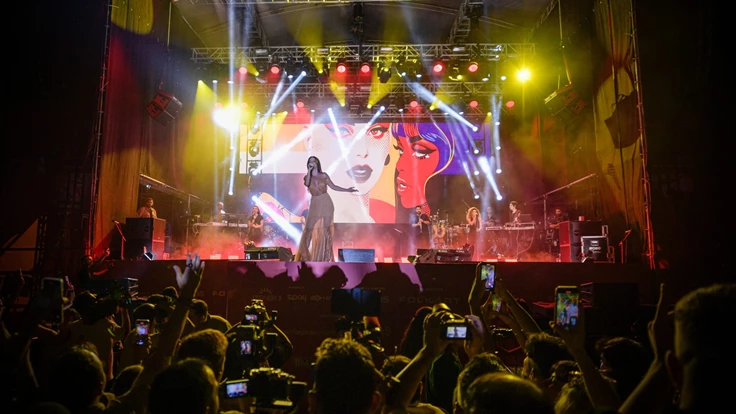 Çim Konserleri’nde Simge’yle muhteşem gala