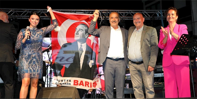 MÜRSEL KARA İNCİR ŞENLİĞİ İLE RENKLENDİ