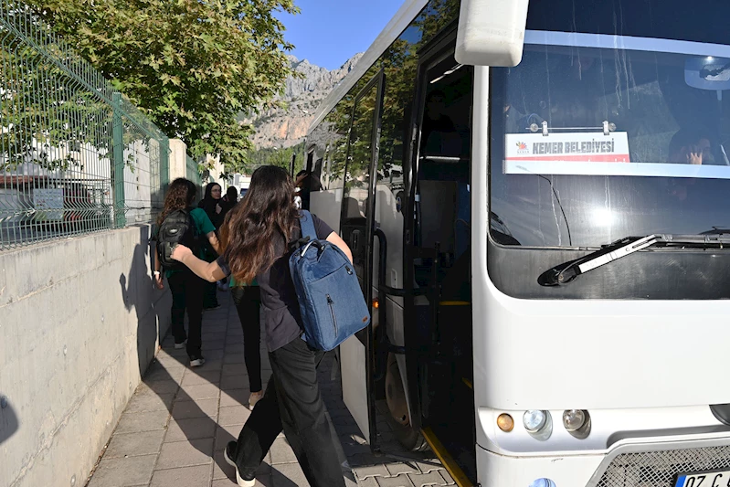 Öğrencilerden Başkan Topaloğlu’na ücretsiz servis teşekkürü
