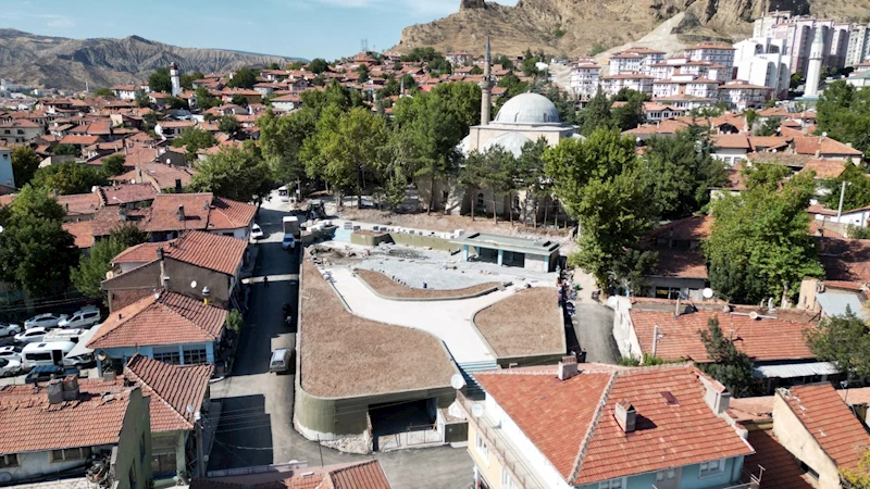 Büyük Cami Önü Meydan ve Kapalı Otopark Çevresindeki Yollar Asfaltlandı