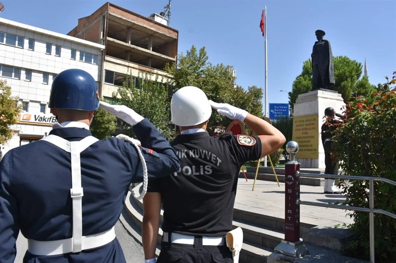 SİİRT’TE 19 EYLÜL GAZİLER GÜNÜ TÖRENLERLE KUTLANDI