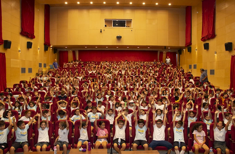 Büyükşehir Sayesinde Tiyatro Seyretmeyen Çocuk Kalmıyor