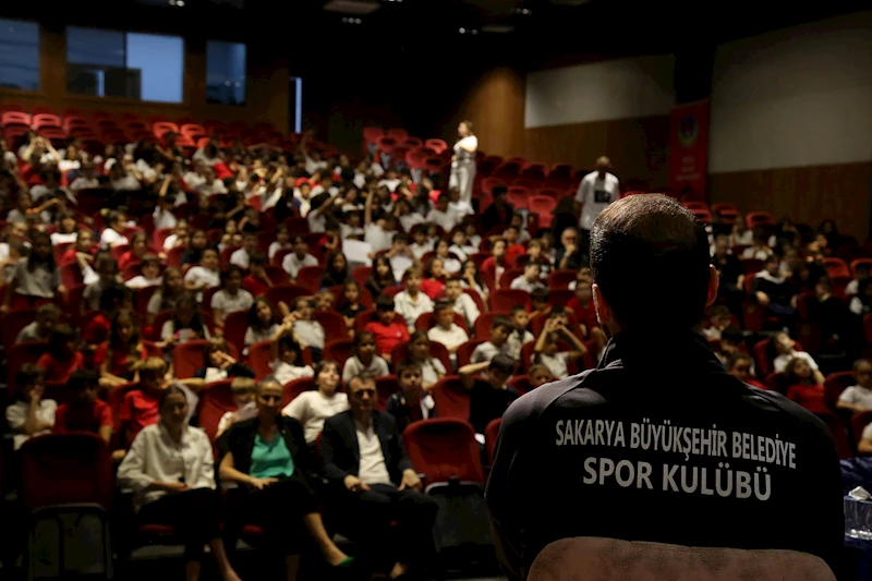 Büyükşehir hentbol minik sporseverlerle buluştu