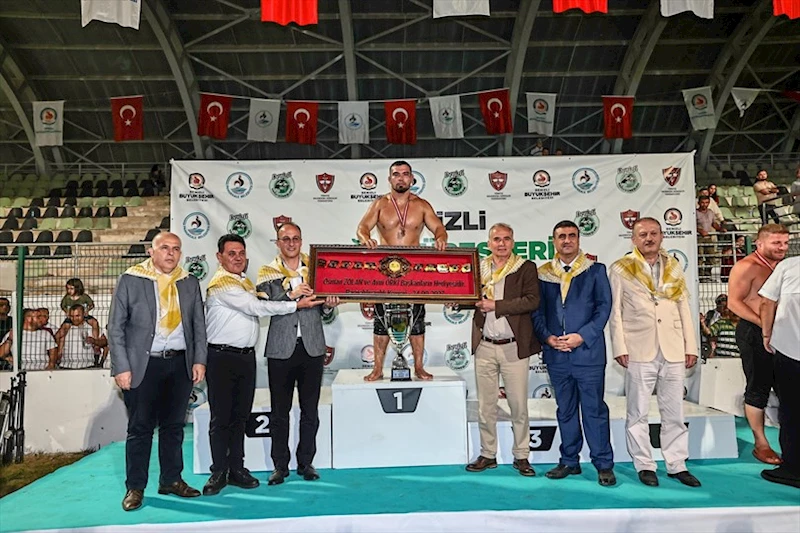 DENİZLİ YAĞLI GÜREŞLERİ’NİN ALTIN KEMERİ YUSUF CAN ZEYBEK’İN OLDU