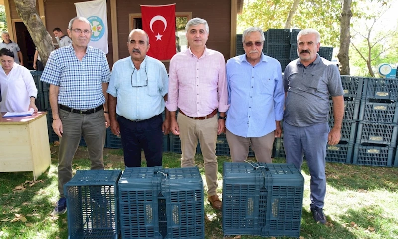 Turgutlulu Meyve Üreticilerine 8000 Kasa