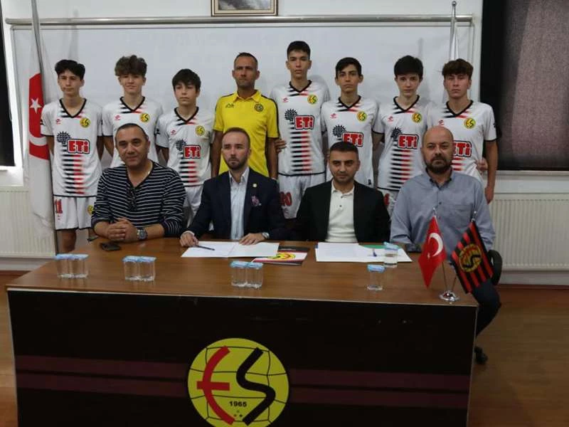 ODUNPAZARI SPOR’DAN ESKİŞEHİRSPOR ALT YAPISINA 7 FUTBOLCU
