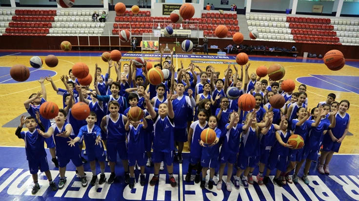 İzmir Büyükşehir Belediyesi spor okullarında yeni dönem başladı