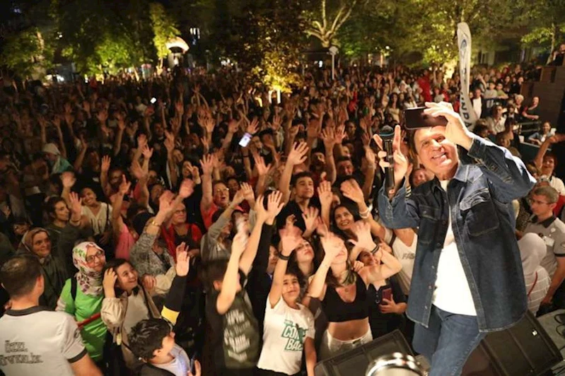 KURTULUŞUN 101. YILI ODUNPAZARI’NDA COŞKU İLE KUTLANDI
