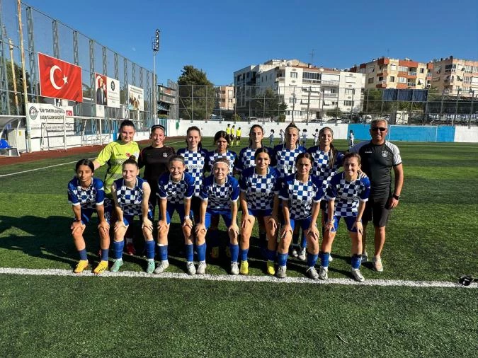 Konak Belediyespor U17 Kız Futbol Takımı Şampiyonluk Yolunda