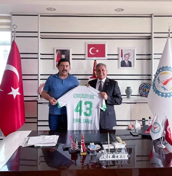 İlçe Başkanımız, İsmail Şafak Belediyemizi ziyaret ettiler.